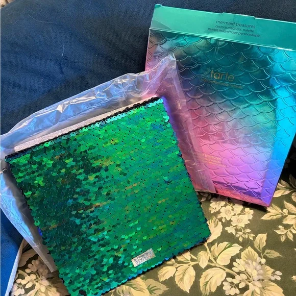 tarte Mermaid Treasures Reversible Sequin Makeup Palette - Green & Teal - Picture 2 of 3